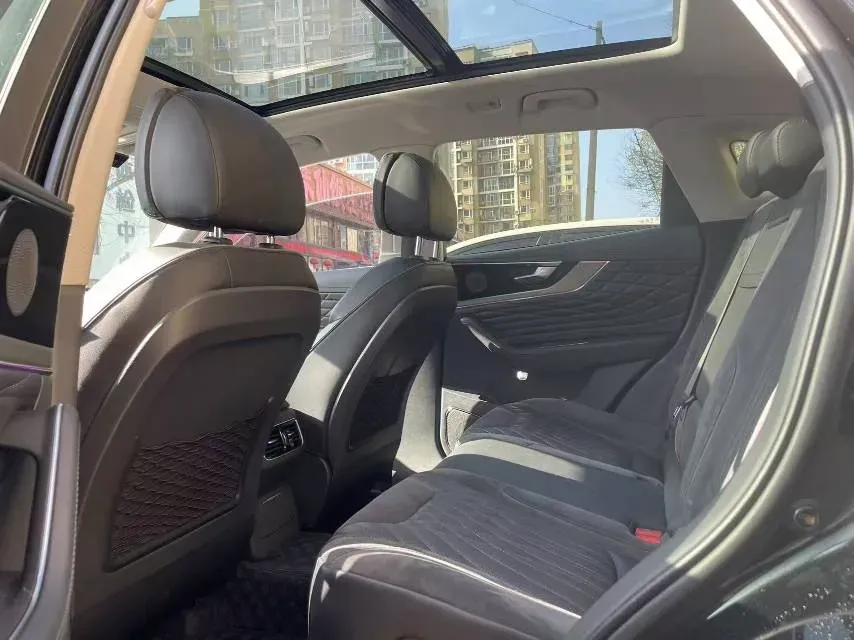 2022 HongQi HS5 2.0T 224HP L4 6AT,autocango,china used car exporter,china ev exporter,chinese used car exporter,chinese used ev exporter