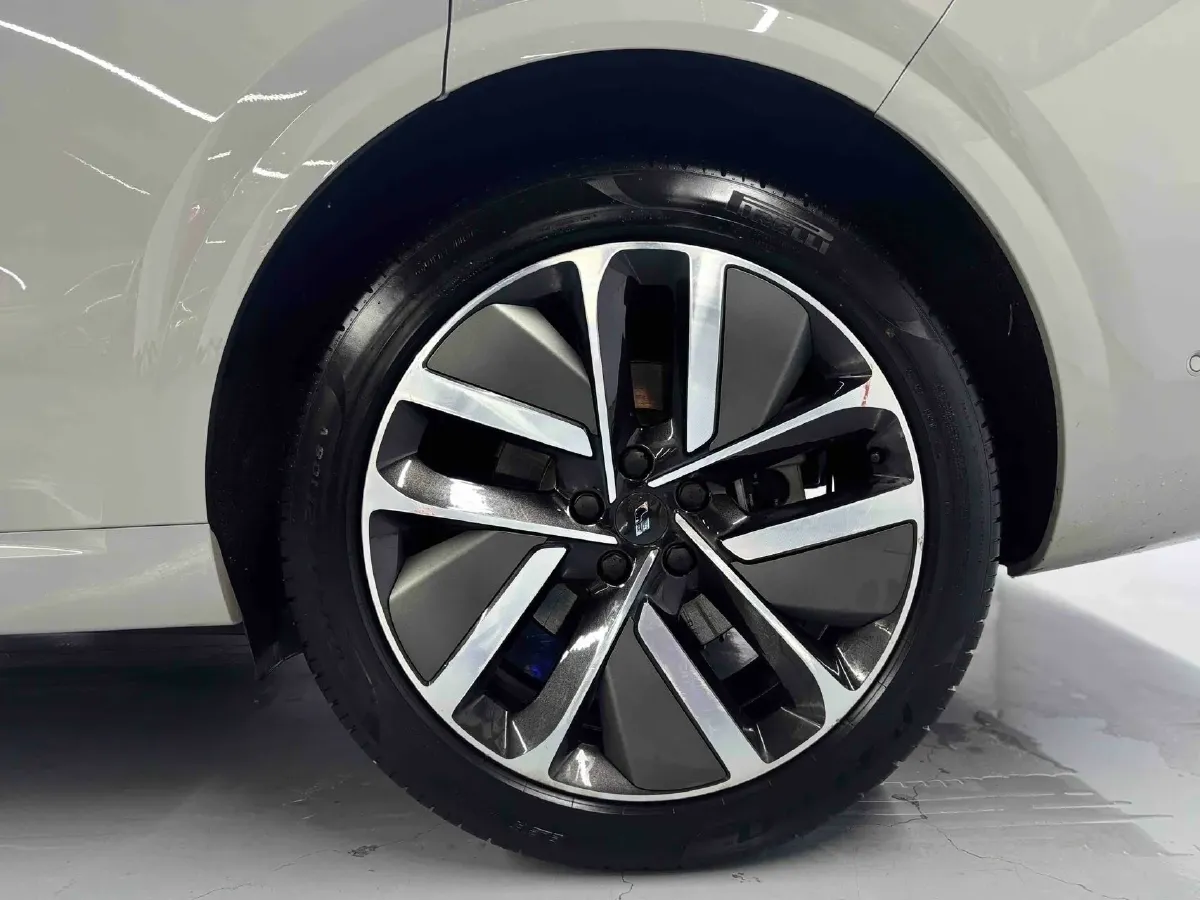 2024 Li L6 Range Extended 154HP L4 REEV 36.8KWH,autocango,china used car exporter,china ev exporter,chinese used car exporter,chinese used ev exporter