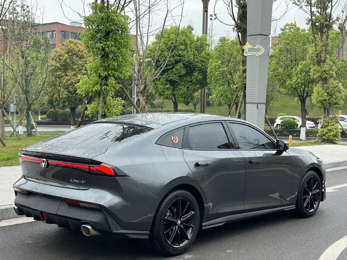 2022 ChangAn UNI-V 1.5T 188HP L4 7DCT,autocango,china used car exporter,china ev exporter,chinese used car exporter,chinese used ev exporter