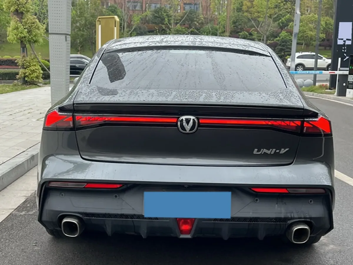 2022 ChangAn UNI-V 1.5T 188HP L4 7DCT,autocango,china used car exporter,china ev exporter,chinese used car exporter,chinese used ev exporter