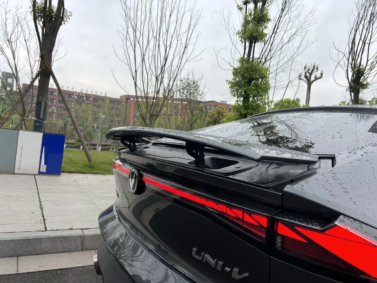 2022 ChangAn UNI-V 1.5T 188HP L4 7DCT,autocango,china used car exporter,china ev exporter,chinese used car exporter,chinese used ev exporter