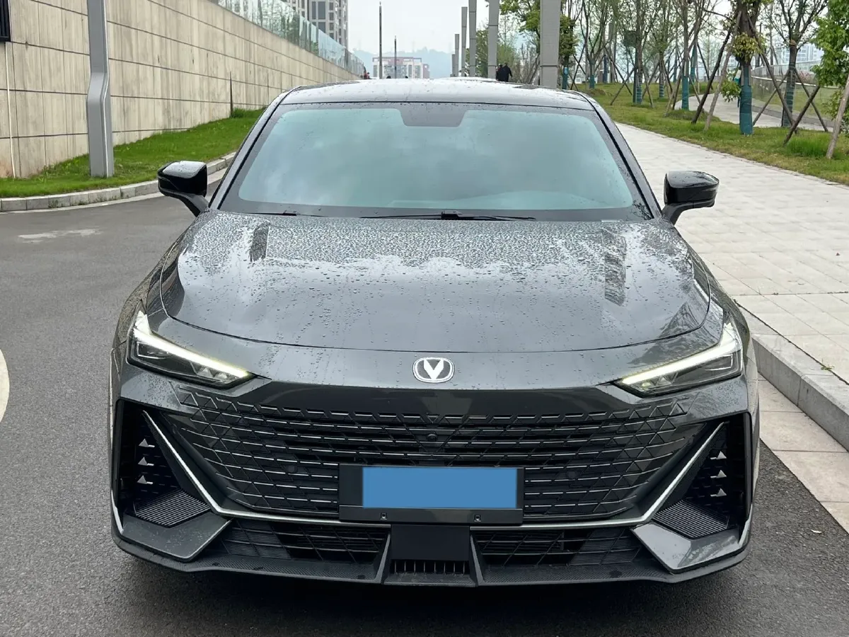 2022 ChangAn UNI-V 1.5T 188HP L4 7DCT,autocango,china used car exporter,china ev exporter,chinese used car exporter,chinese used ev exporter