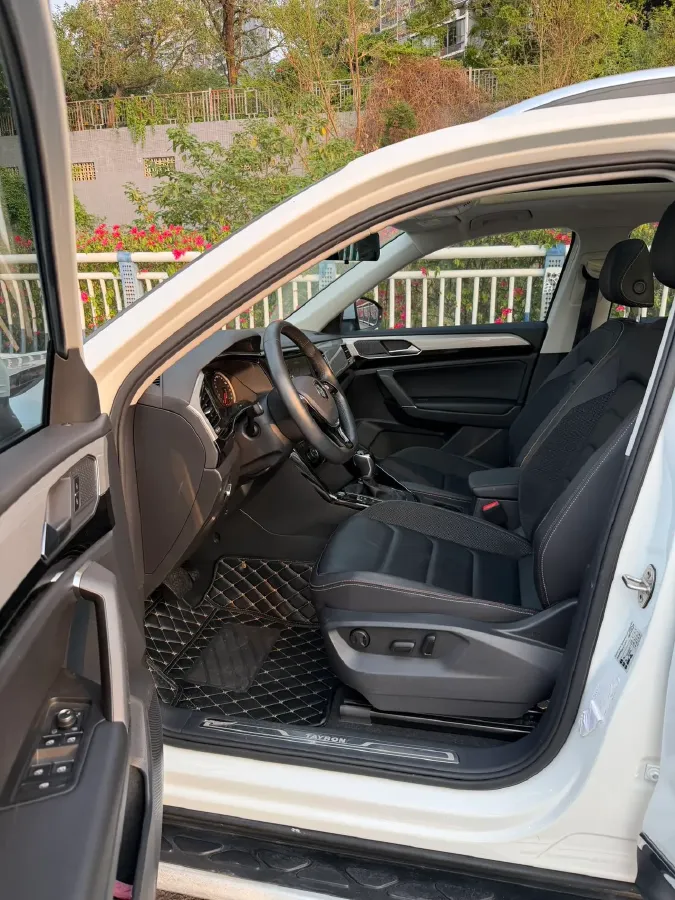 2019 Jeep Cherokee 2.0T 234HP L4 9AT,autocango,china used car exporter,china ev exporter,chinese used car exporter,chinese used ev exporter