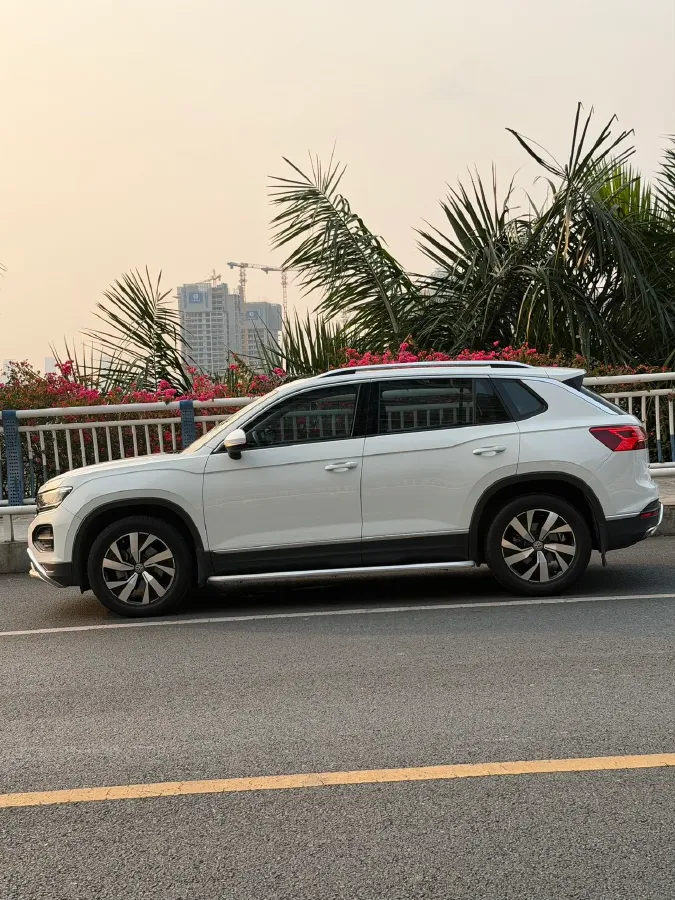 2019 Jeep Cherokee 2.0T 234HP L4 9AT,autocango,china used car exporter,china ev exporter,chinese used car exporter,chinese used ev exporter