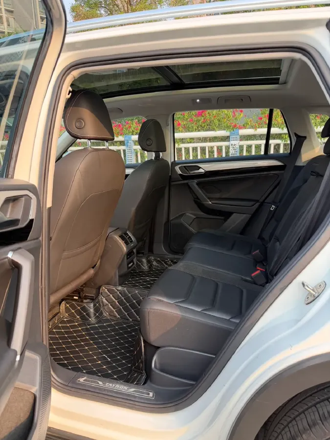 2019 Jeep Cherokee 2.0T 234HP L4 9AT,autocango,china used car exporter,china ev exporter,chinese used car exporter,chinese used ev exporter