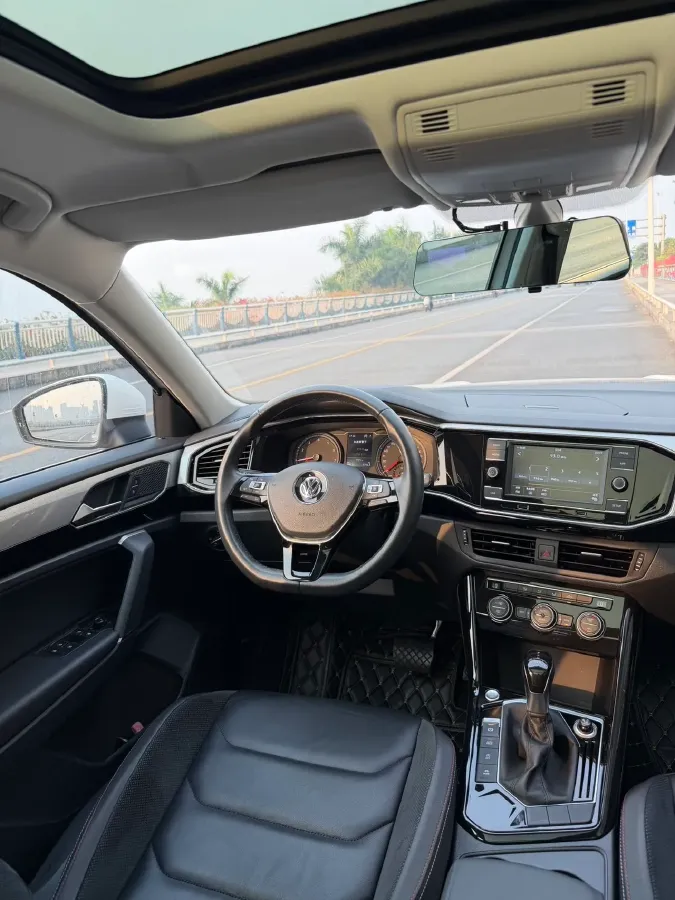 2019 Jeep Cherokee 2.0T 234HP L4 9AT,autocango,china used car exporter,china ev exporter,chinese used car exporter,chinese used ev exporter