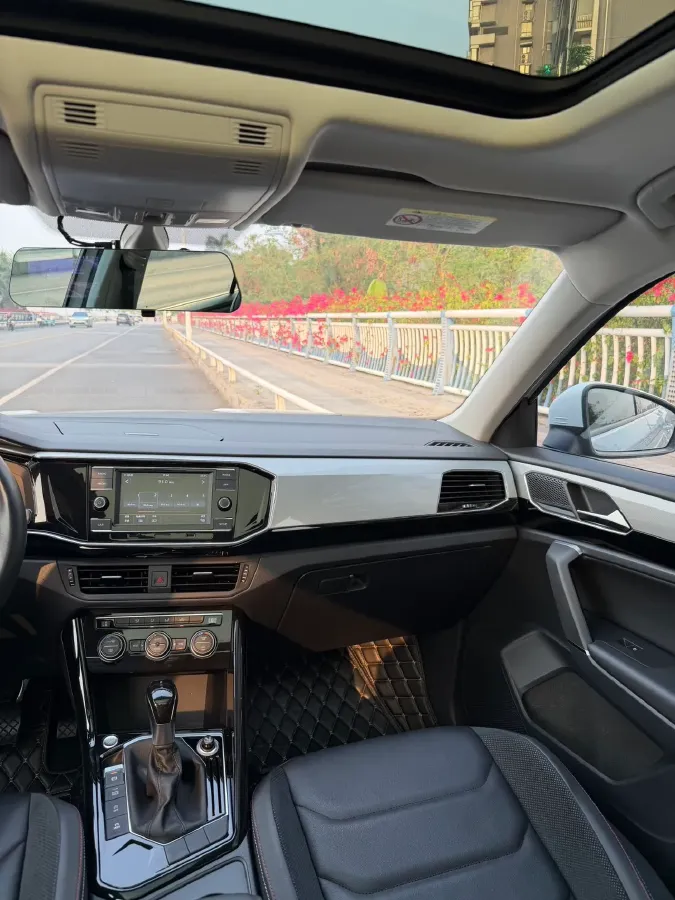 2019 Jeep Cherokee 2.0T 234HP L4 9AT,autocango,china used car exporter,china ev exporter,chinese used car exporter,chinese used ev exporter