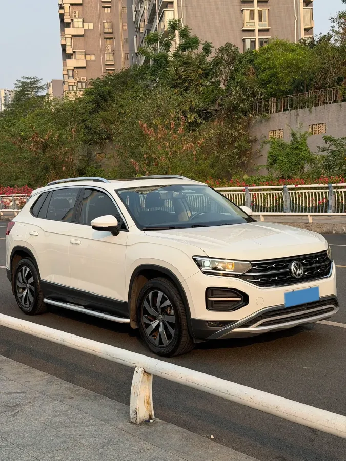 2019 Jeep Cherokee 2.0T 234HP L4 9AT,autocango,china used car exporter,china ev exporter,chinese used car exporter,chinese used ev exporter