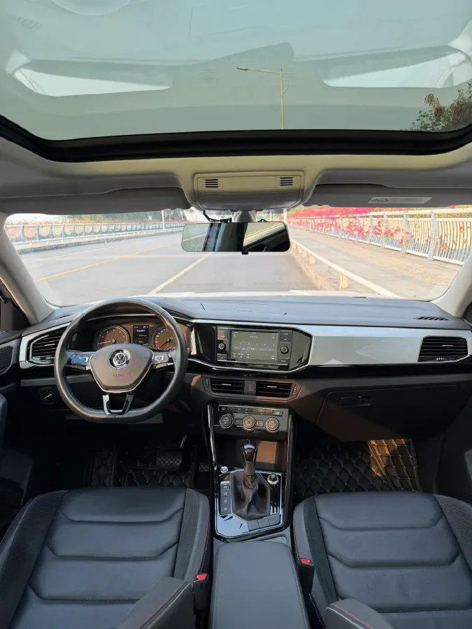 2019 Jeep Cherokee 2.0T 234HP L4 9AT,autocango,china used car exporter,china ev exporter,chinese used car exporter,chinese used ev exporter