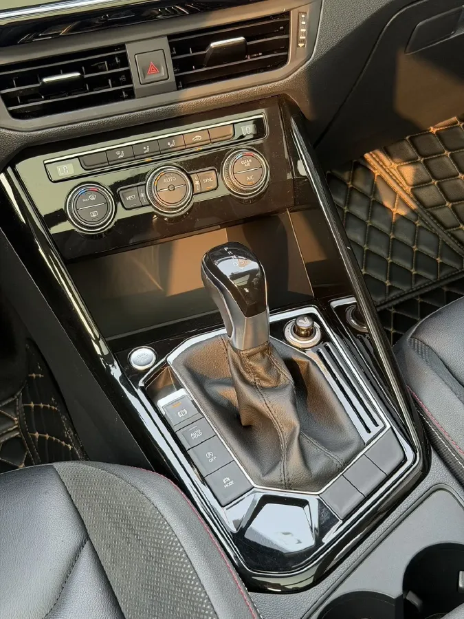 2019 Jeep Cherokee 2.0T 234HP L4 9AT,autocango,china used car exporter,china ev exporter,chinese used car exporter,chinese used ev exporter