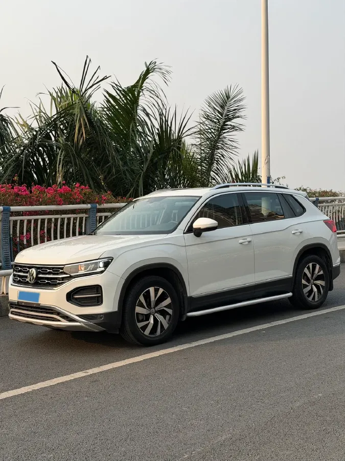 2019 Jeep Cherokee 2.0T 234HP L4 9AT,autocango,china used car exporter,china ev exporter,chinese used car exporter,chinese used ev exporter