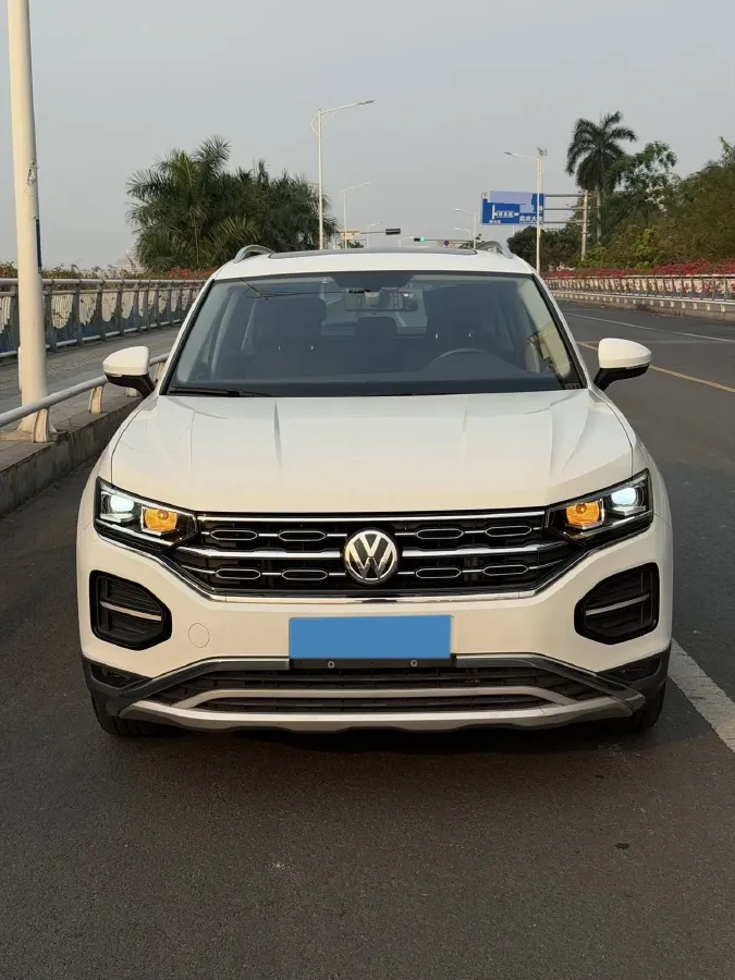 2019 Jeep Cherokee 2.0T 234HP L4 9AT,autocango,china used car exporter,china ev exporter,chinese used car exporter,chinese used ev exporter