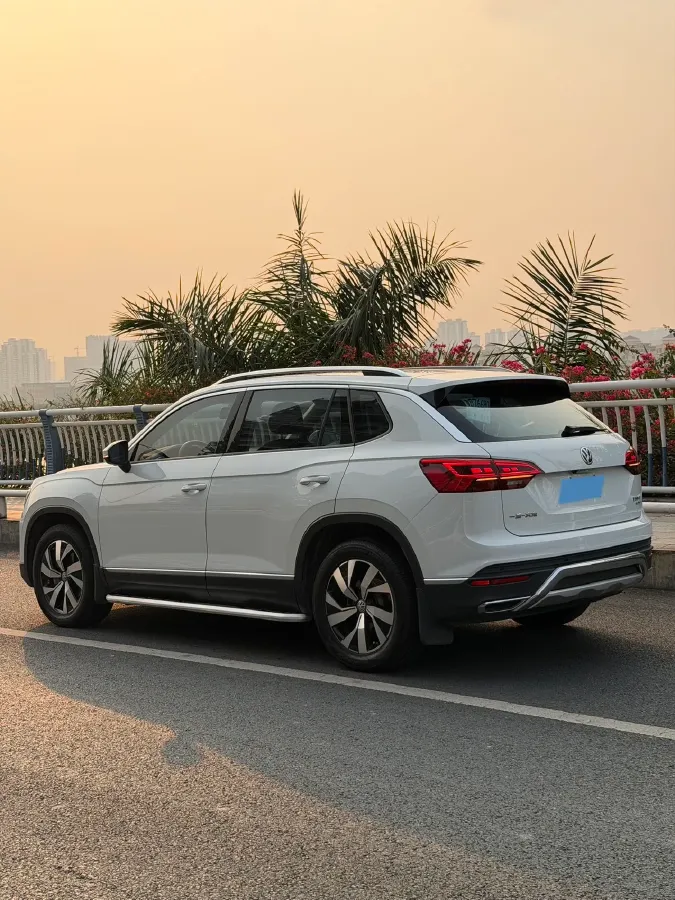 2019 Jeep Cherokee 2.0T 234HP L4 9AT,autocango,china used car exporter,china ev exporter,chinese used car exporter,chinese used ev exporter