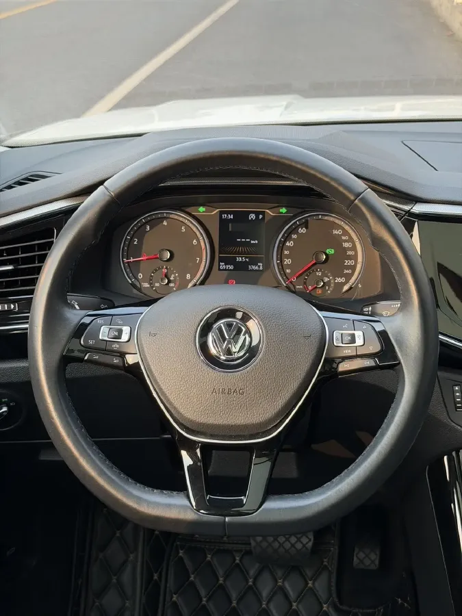 2019 Jeep Cherokee 2.0T 234HP L4 9AT,autocango,china used car exporter,china ev exporter,chinese used car exporter,chinese used ev exporter