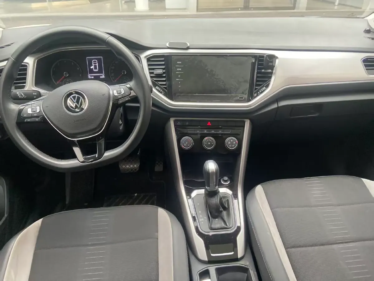 2021 Volkswagen T-Roc 1.4T 150HP L4 7DCT,autocango,china used car exporter,china ev exporter,chinese used car exporter,chinese used ev exporter