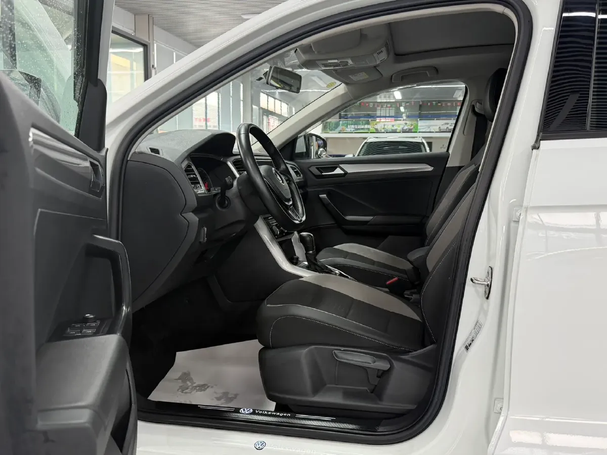 2022 Volkswagen T-Roc 1.4T 150HP L4 7DCT,autocango,china used car exporter,china ev exporter,chinese used car exporter,chinese used ev exporter