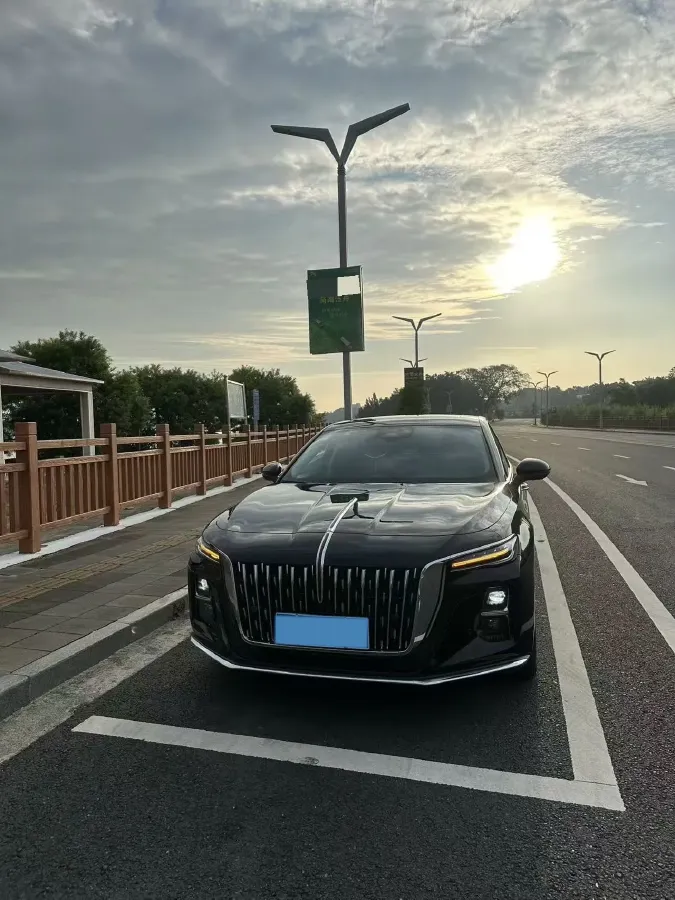 2025 HongQi H5 1.5T 169HP L4 1DHT Hybrid,autocango,china used car exporter,china ev exporter,chinese used car exporter,chinese used ev exporter