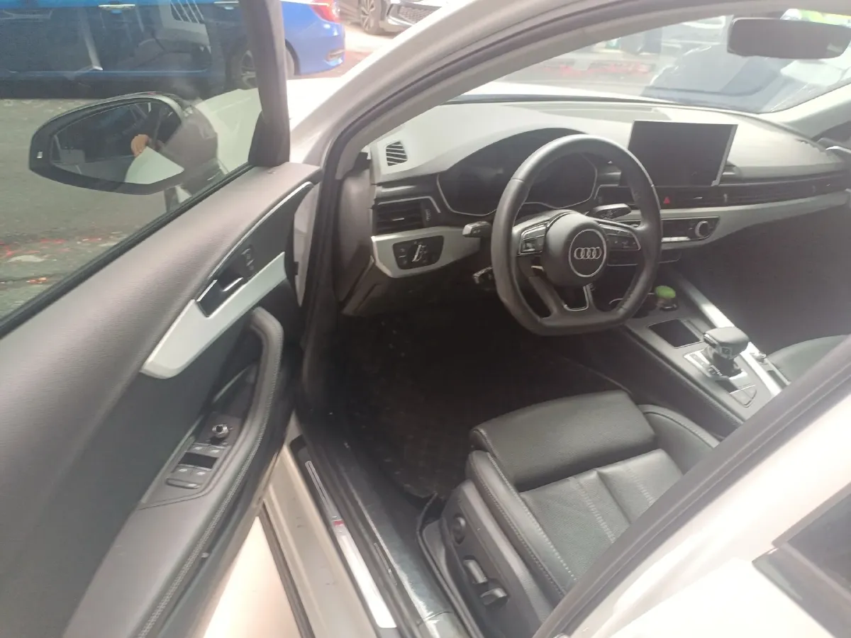 2022 Audi A4L 2.0T 190HP L4 7DCT,autocango,china used car exporter,china ev exporter,chinese used car exporter,chinese used ev exporter