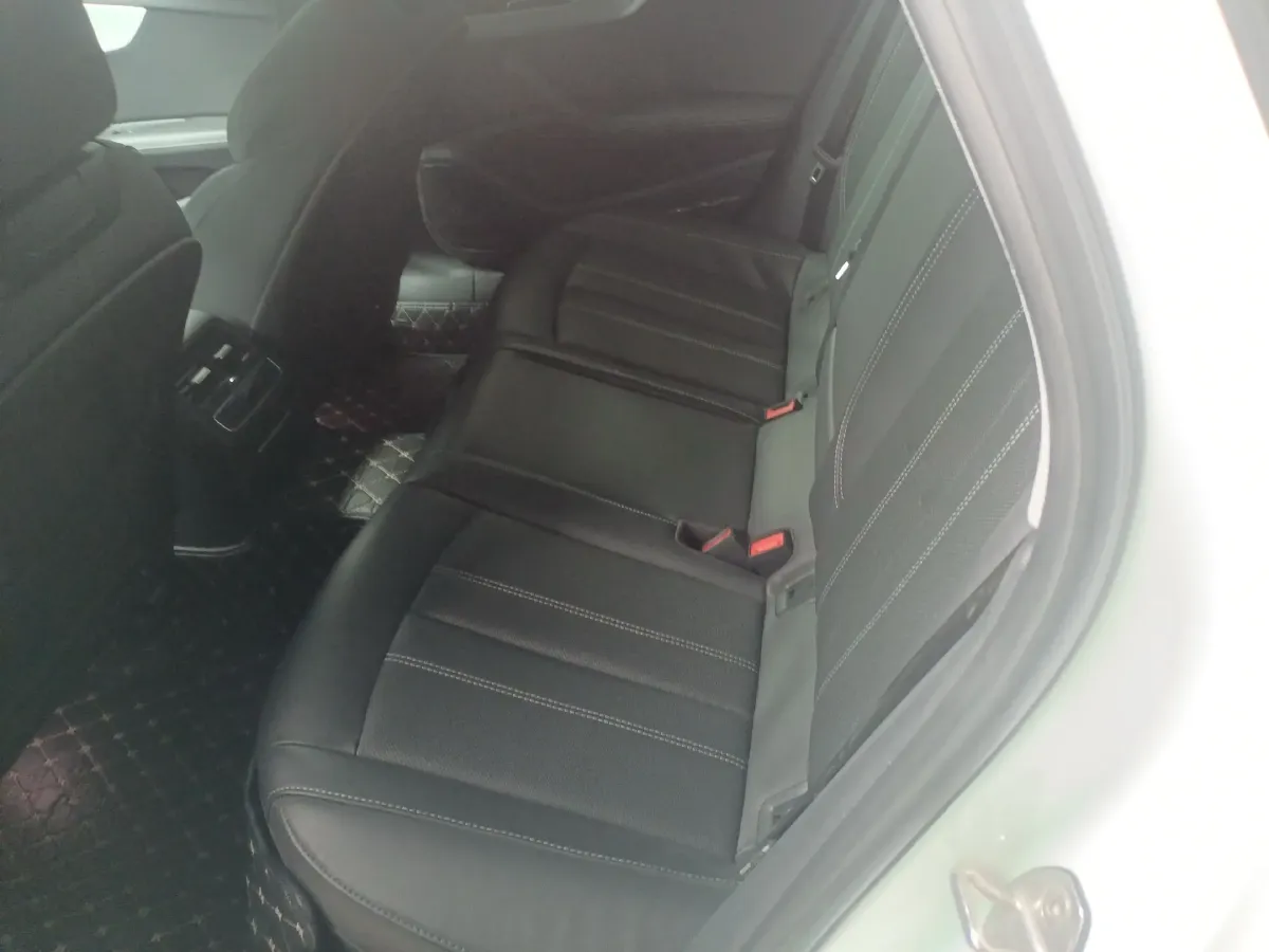 2022 Audi A4L 2.0T 190HP L4 7DCT,autocango,china used car exporter,china ev exporter,chinese used car exporter,chinese used ev exporter