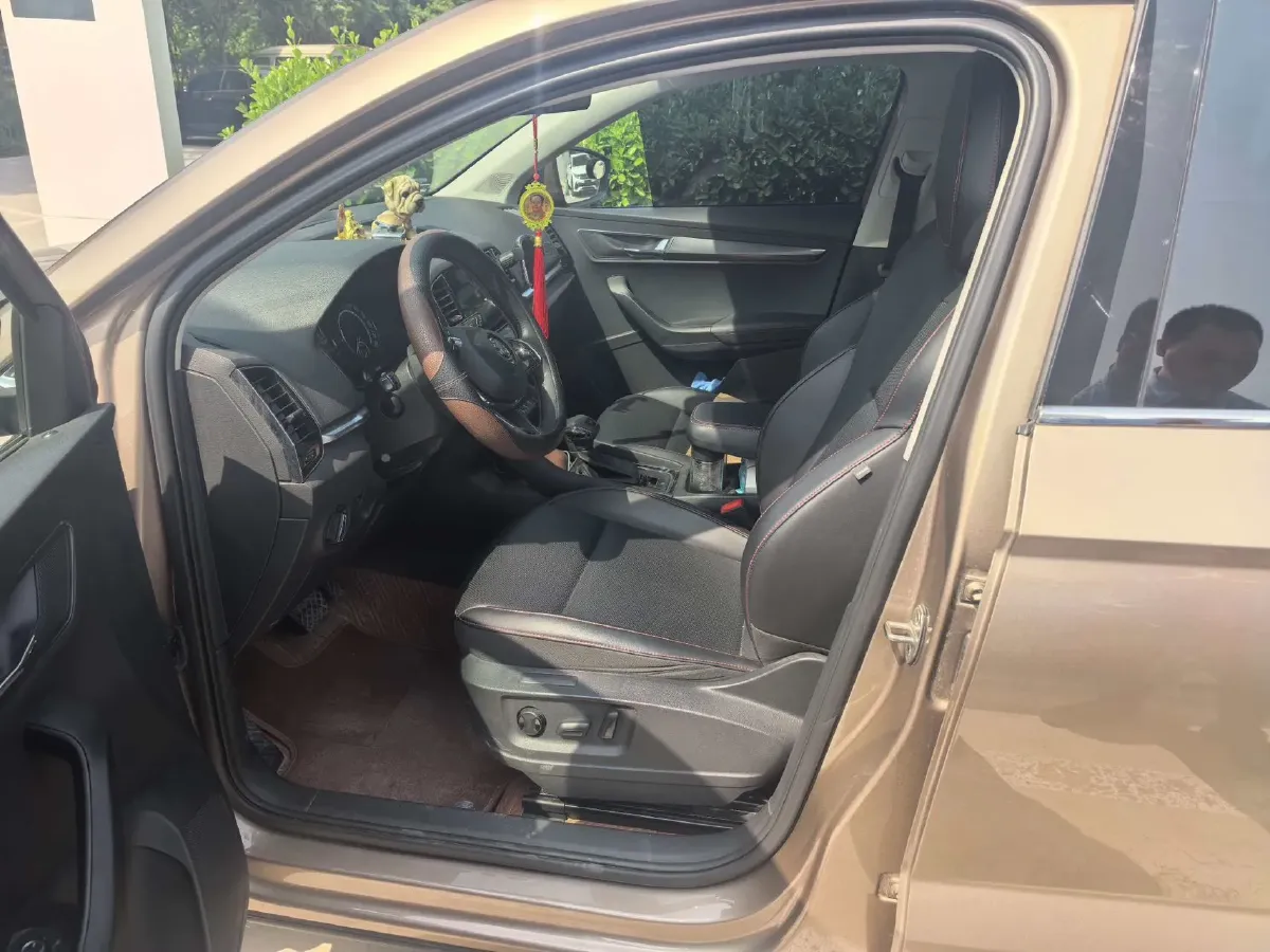 2021 Skoda Karoq 1.4T 150HP L4 7DCT,autocango,china used car exporter,china ev exporter,chinese used car exporter,chinese used ev exporter