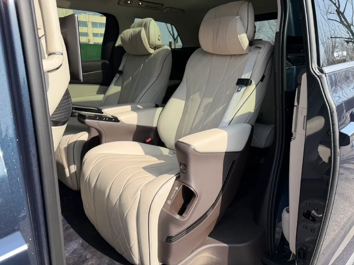 2024 Denza D9 1.5T 139HP L4 E-CVT PHEV 40KWH,autocango,china used car exporter,china ev exporter,chinese used car exporter,chinese used ev exporter