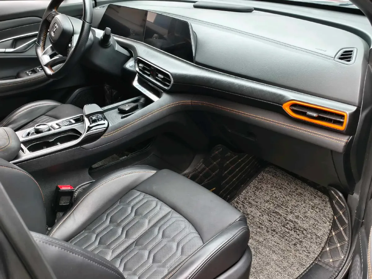 2022 ChangAn UNI-T 1.5T 188HP L4 7DCT,autocango,china used car exporter,china ev exporter,chinese used car exporter,chinese used ev exporter