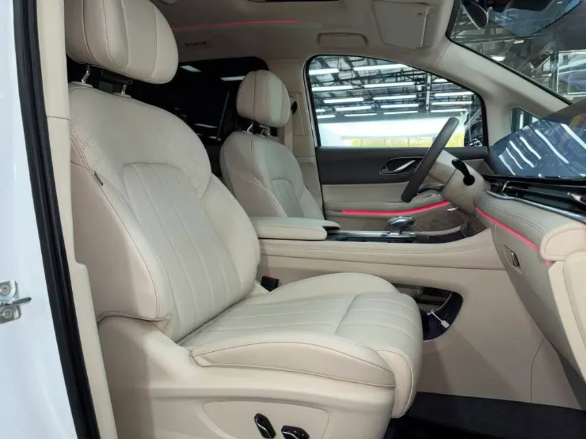 2022 Voyah Dream 1.5T 136HP L4 PHEV 25.57KWH,autocango,china used car exporter,china ev exporter,chinese used car exporter,chinese used ev exporter