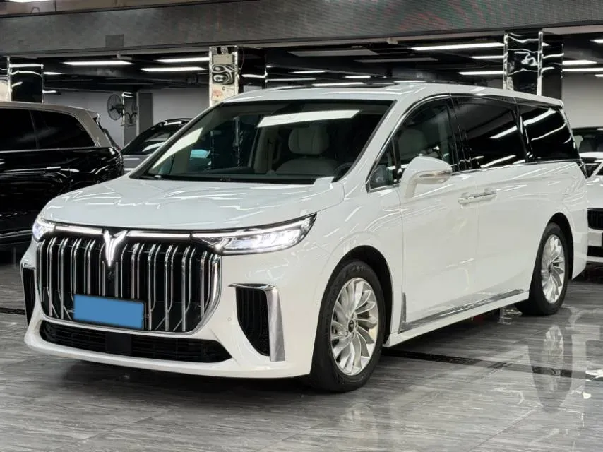2022 Voyah Dream 1.5T 136HP L4 PHEV 25.57KWH,autocango,china used car exporter,china ev exporter,chinese used car exporter,chinese used ev exporter