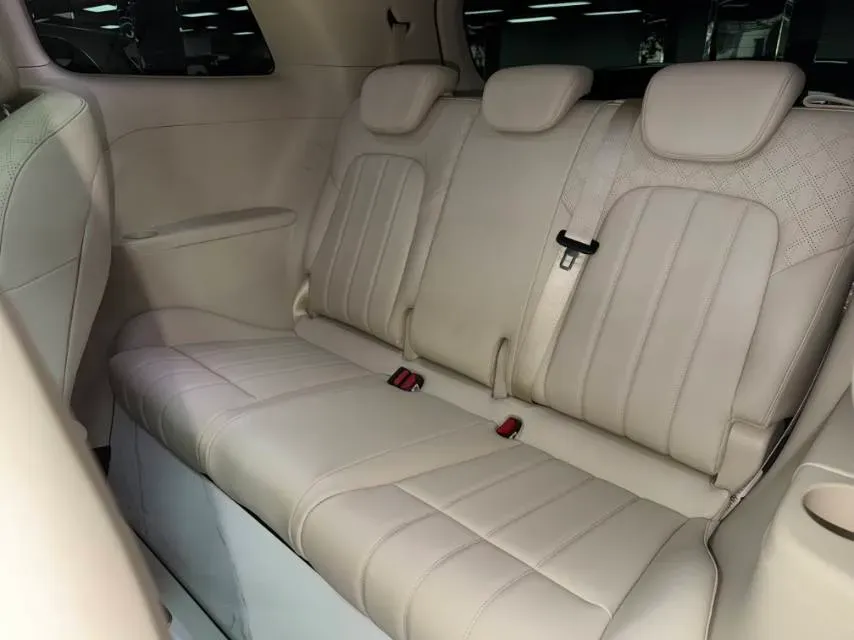 2022 Voyah Dream 1.5T 136HP L4 PHEV 25.57KWH,autocango,china used car exporter,china ev exporter,chinese used car exporter,chinese used ev exporter