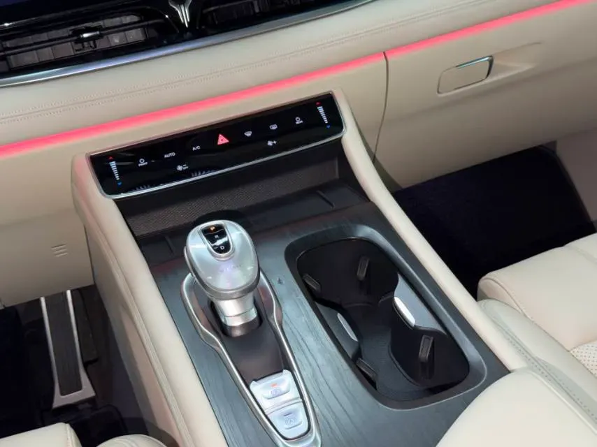 2022 Voyah Dream 1.5T 136HP L4 PHEV 25.57KWH,autocango,china used car exporter,china ev exporter,chinese used car exporter,chinese used ev exporter