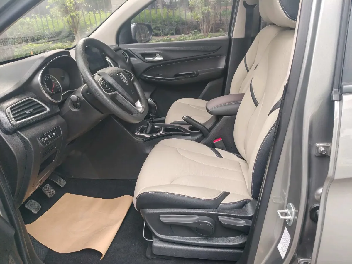 2019 BaoJun 730 1.5L 112HP L4 6MT,autocango,china used car exporter,china ev exporter,chinese used car exporter,chinese used ev exporter