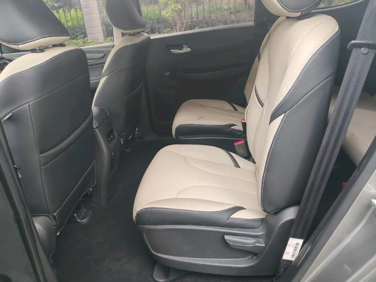 2019 BaoJun 730 1.5L 112HP L4 6MT,autocango,china used car exporter,china ev exporter,chinese used car exporter,chinese used ev exporter