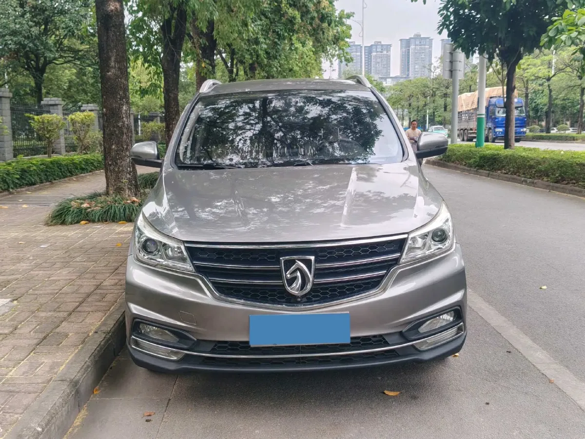 2019 BaoJun 730 1.5L 112HP L4 6MT,autocango,china used car exporter,china ev exporter,chinese used car exporter,chinese used ev exporter