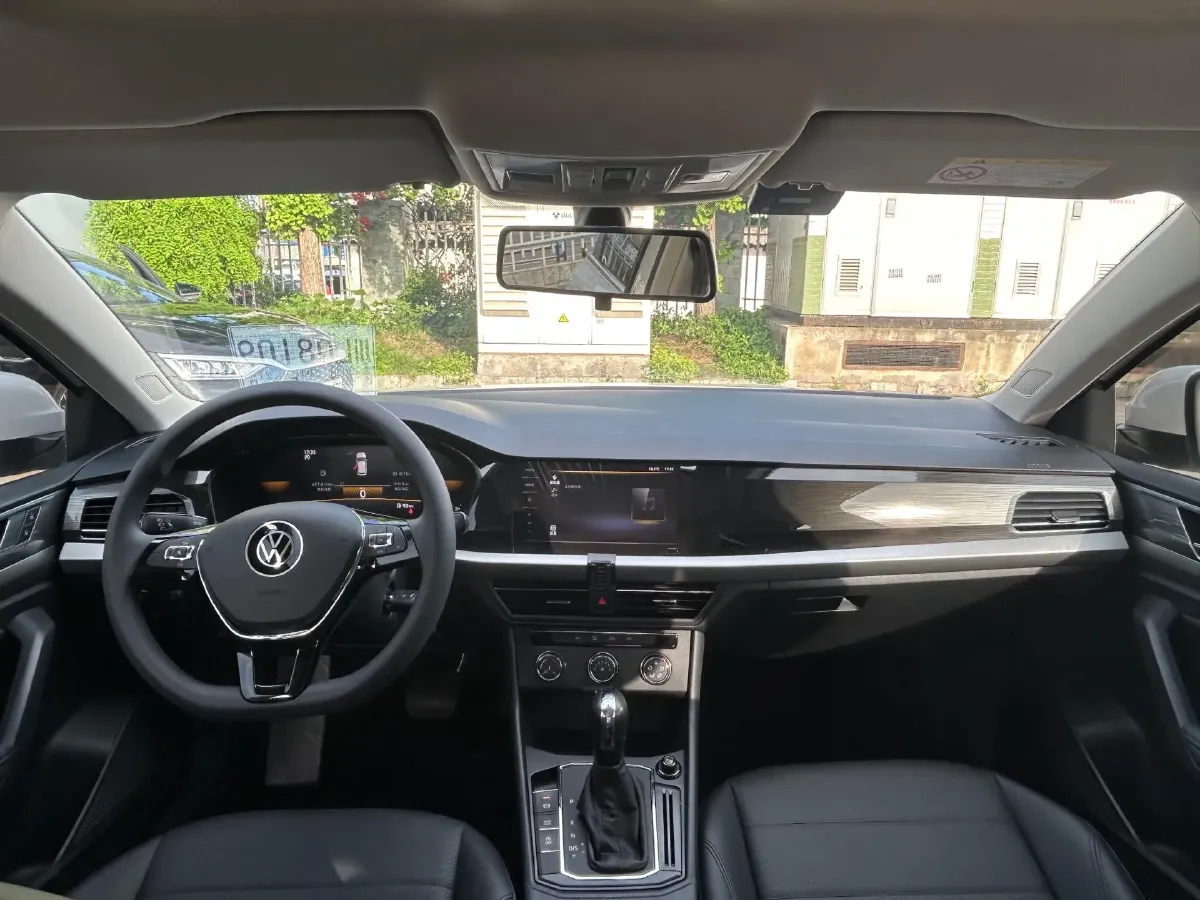 2022 Bestune B70 2.0T 224HP L4 6AT,autocango,china used car exporter,china ev exporter,chinese used car exporter,chinese used ev exporter