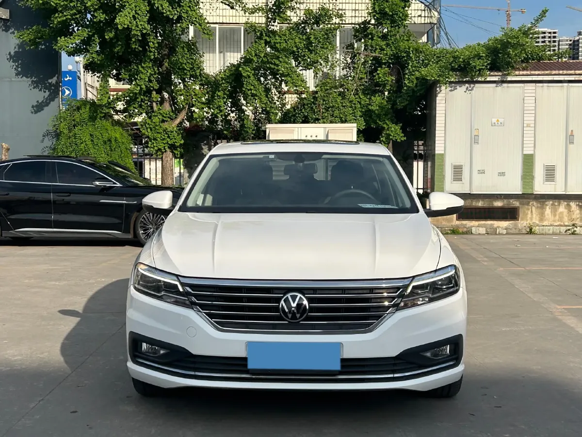 2022 Bestune B70 2.0T 224HP L4 6AT,autocango,china used car exporter,china ev exporter,chinese used car exporter,chinese used ev exporter
