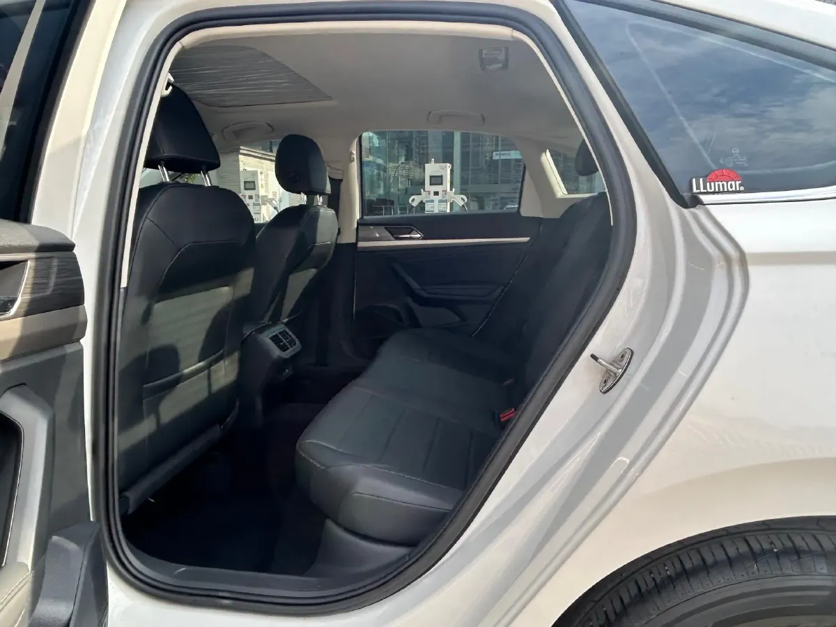 2022 Bestune B70 2.0T 224HP L4 6AT,autocango,china used car exporter,china ev exporter,chinese used car exporter,chinese used ev exporter