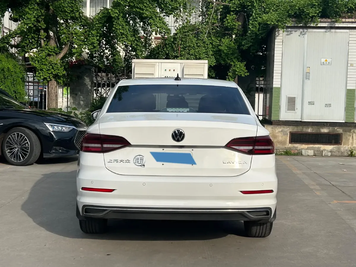 2022 Bestune B70 2.0T 224HP L4 6AT,autocango,china used car exporter,china ev exporter,chinese used car exporter,chinese used ev exporter