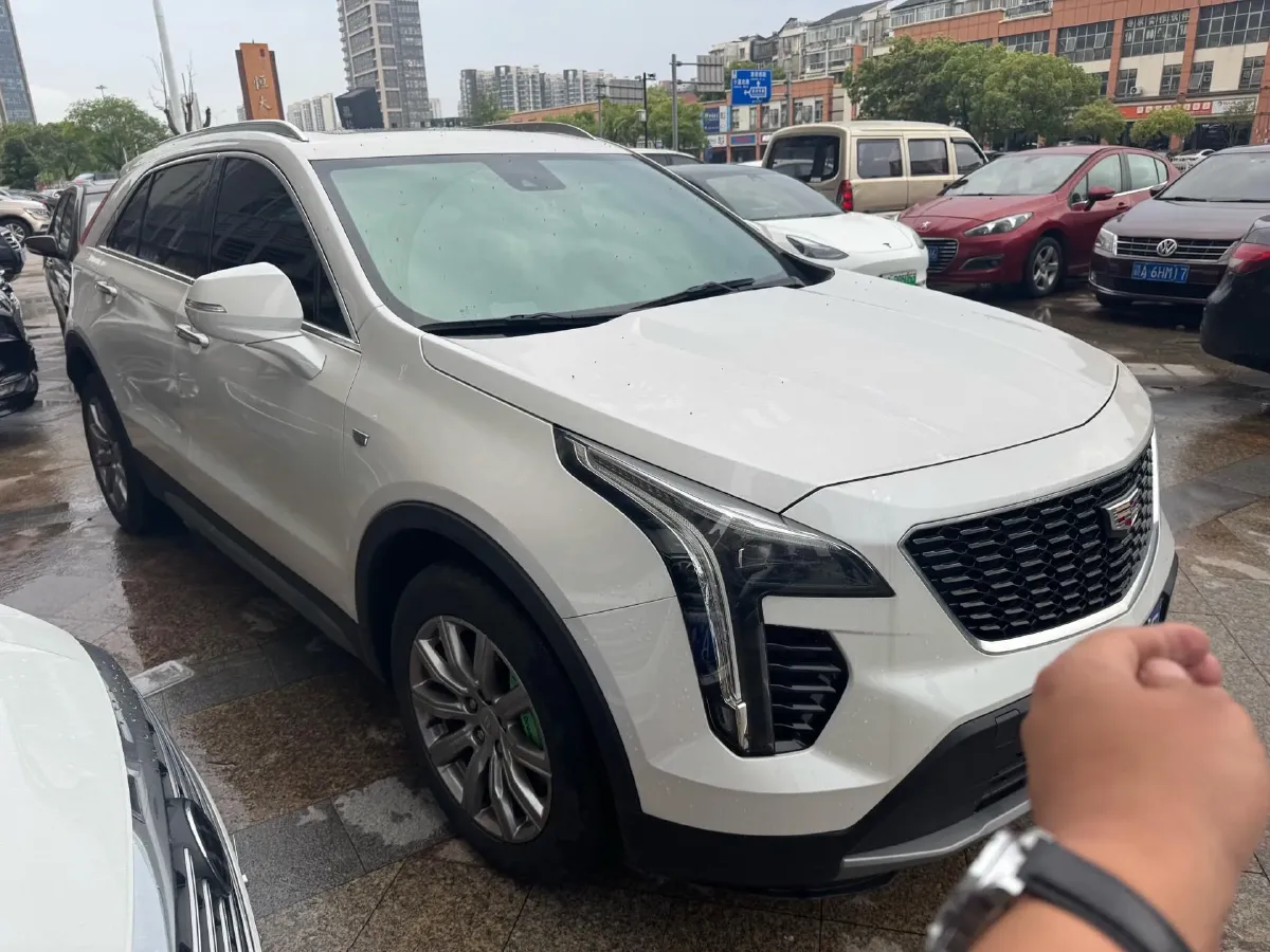 2022 Cadillac XT4 2.0T 237HP L4 9AT,autocango,china used car exporter,china ev exporter,chinese used car exporter,chinese used ev exporter