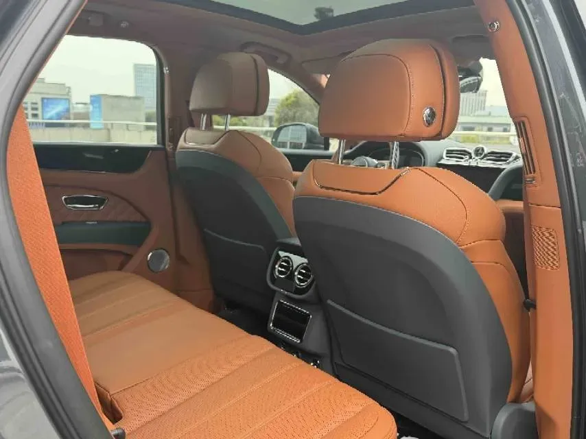 2021 Bentley Bentayga 4.0T 550HP V8 8AT,autocango,china used car exporter,china ev exporter,chinese used car exporter,chinese used ev exporter