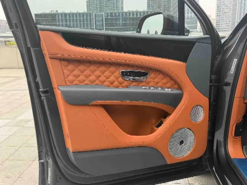 2021 Bentley Bentayga 4.0T 550HP V8 8AT,autocango,china used car exporter,china ev exporter,chinese used car exporter,chinese used ev exporter