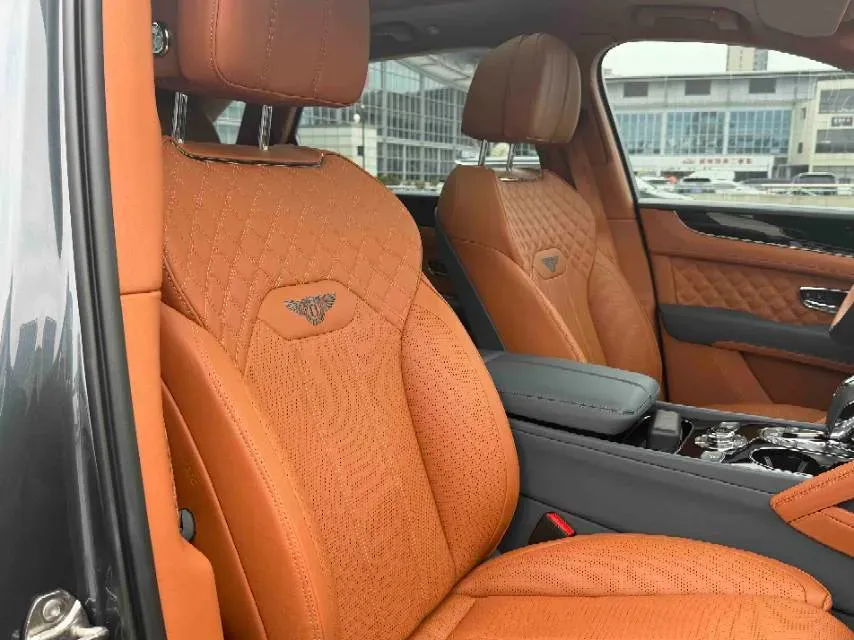 2021 Bentley Bentayga 4.0T 550HP V8 8AT,autocango,china used car exporter,china ev exporter,chinese used car exporter,chinese used ev exporter
