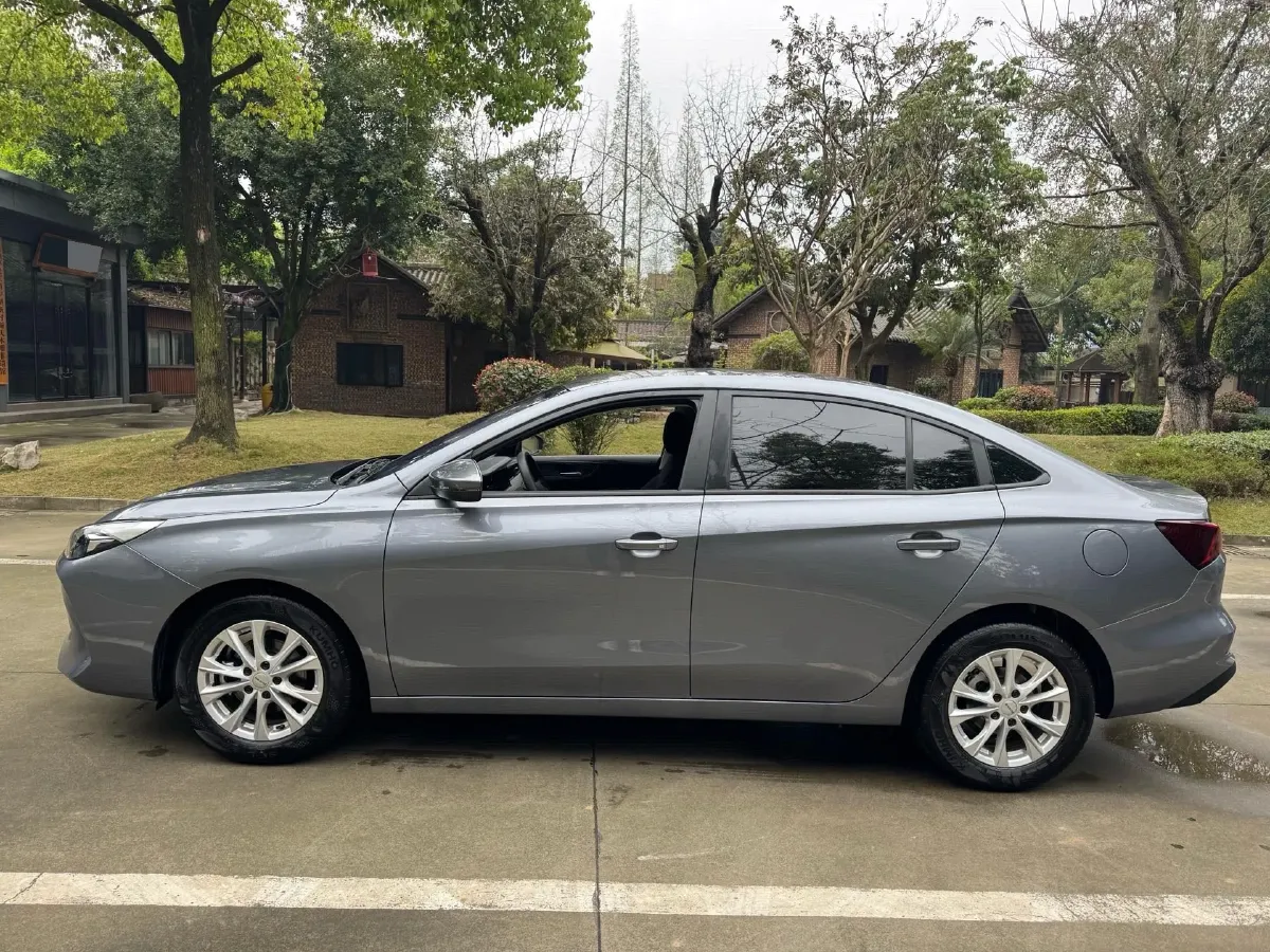 2023 Roewe i5 1.5L 129HP L4 5MT,autocango,china used car exporter,china ev exporter,chinese used car exporter,chinese used ev exporter