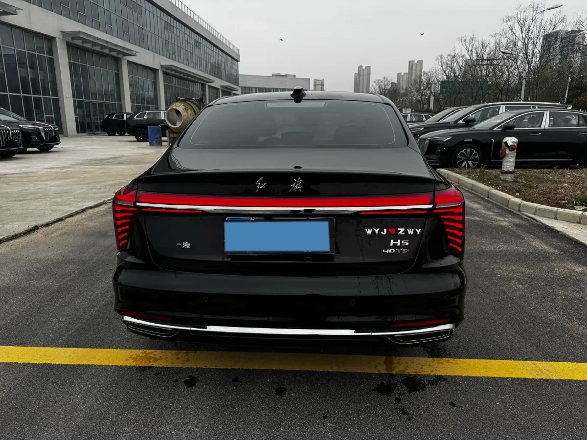 2023 HongQi H5 2.0T 224HP L4 8AT,autocango,china used car exporter,china ev exporter,chinese used car exporter,chinese used ev exporter