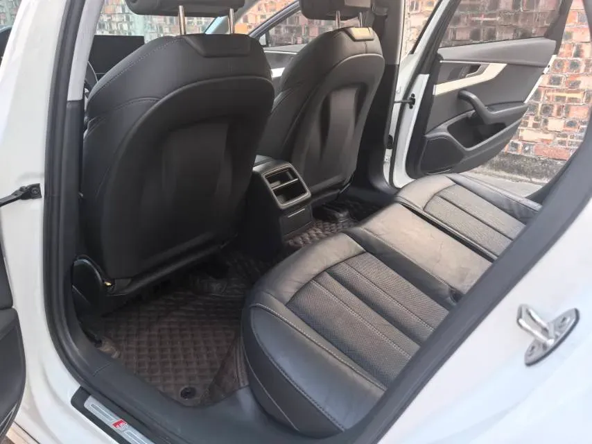 2020 Audi A4L 2.0T 190HP L4 7DCT,autocango,china used car exporter,china ev exporter,chinese used car exporter,chinese used ev exporter