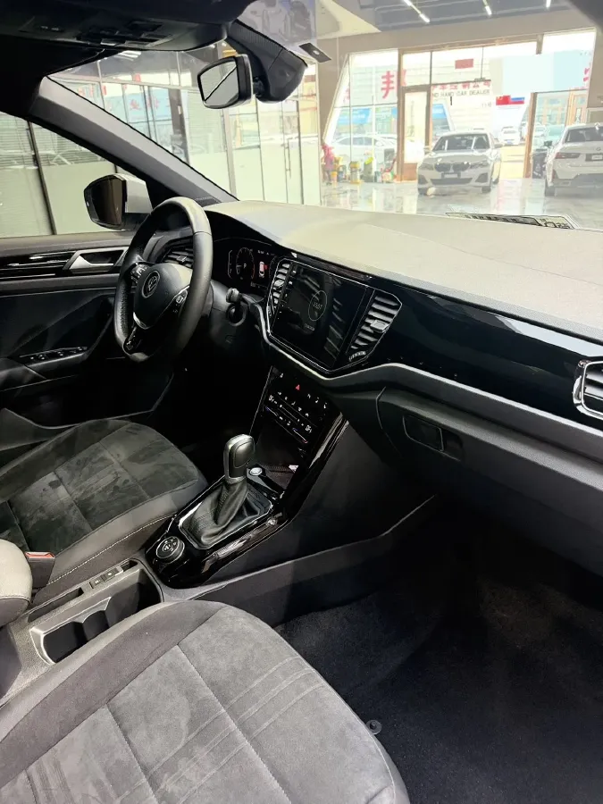 2022 Volkswagen T-Roc 1.4T 150HP L4 7DCT,autocango,china used car exporter,china ev exporter,chinese used car exporter,chinese used ev exporter