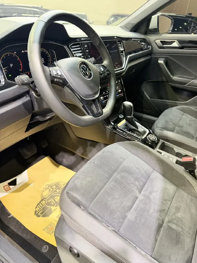 2022 Volkswagen T-Roc 1.4T 150HP L4 7DCT,autocango,china used car exporter,china ev exporter,chinese used car exporter,chinese used ev exporter
