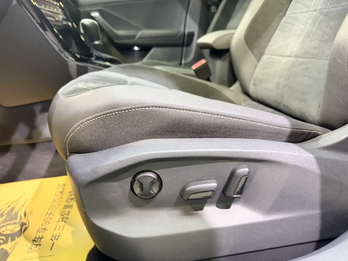 2022 Volkswagen T-Roc 1.4T 150HP L4 7DCT,autocango,china used car exporter,china ev exporter,chinese used car exporter,chinese used ev exporter