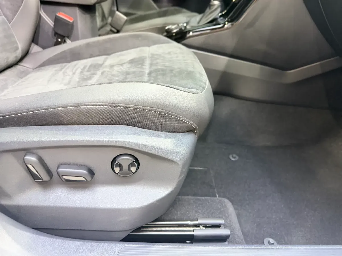 2022 Volkswagen T-Roc 1.4T 150HP L4 7DCT,autocango,china used car exporter,china ev exporter,chinese used car exporter,chinese used ev exporter