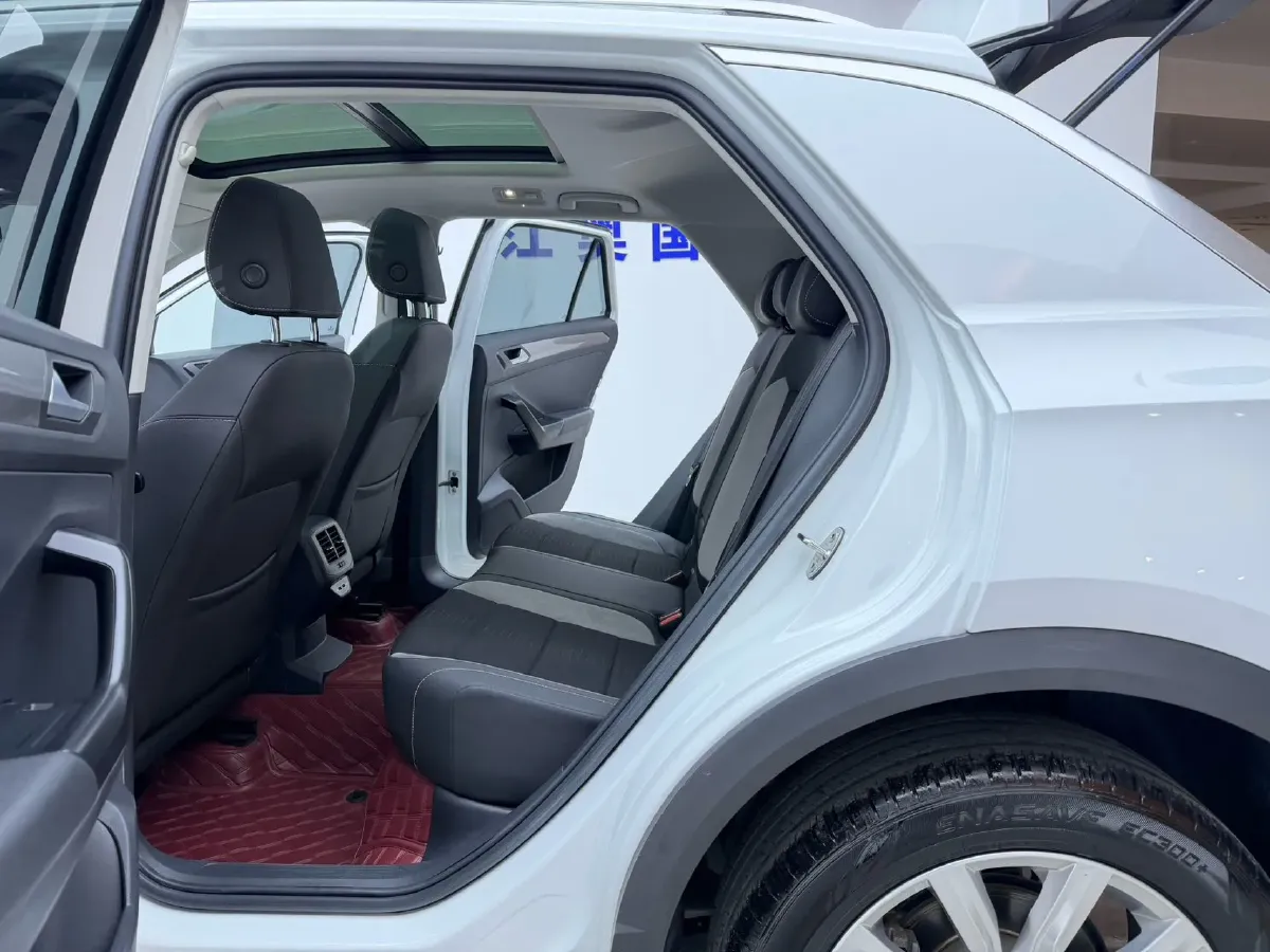 2022 Volkswagen T-Roc 1.4T 150HP L4 7DCT,autocango,china used car exporter,china ev exporter,chinese used car exporter,chinese used ev exporter