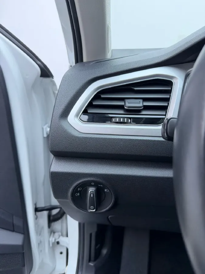 2022 Volkswagen T-Roc 1.4T 150HP L4 7DCT,autocango,china used car exporter,china ev exporter,chinese used car exporter,chinese used ev exporter